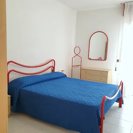 Lovely Flat In Pineda 100m From The Apartment *