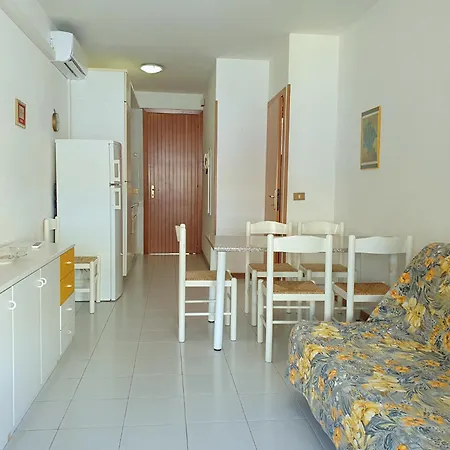 Apartment Lovely Flat In Pineda 100m From The